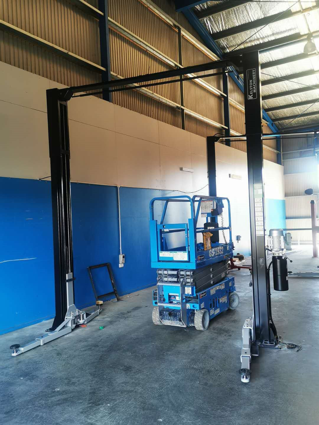 Two Post Hoist Clear Floor - TC45SA Black